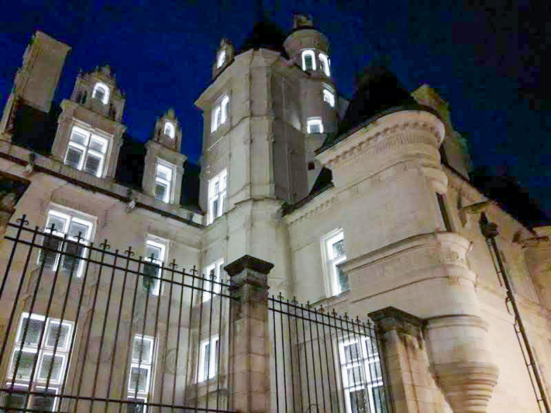 éclairage de la façade du Musée Pincé à Angers