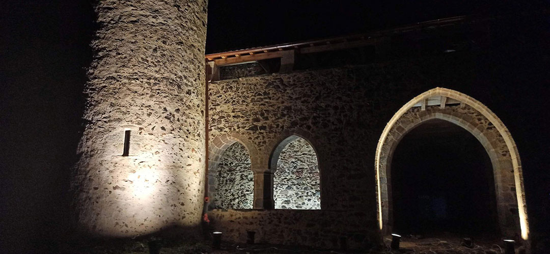 les essais d'éclairage de mise en valeur du château la touche à la Limouziniere (44)